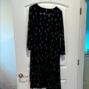 Fancy dress with cactus throughout. Oversized with 2 front slits.